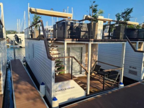 Marina Seahouse Brina